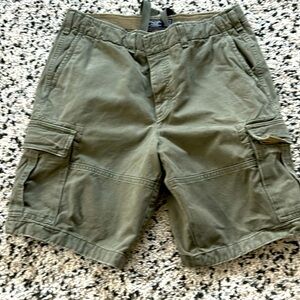 Abercrombie & fitch men’s 34 khaki green cargo shorts like new